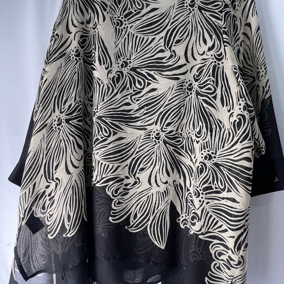 Penningtons Black and Cream Elegant 2-piece Top Set Patterned Sheer Jacket - Picture 11 of 11